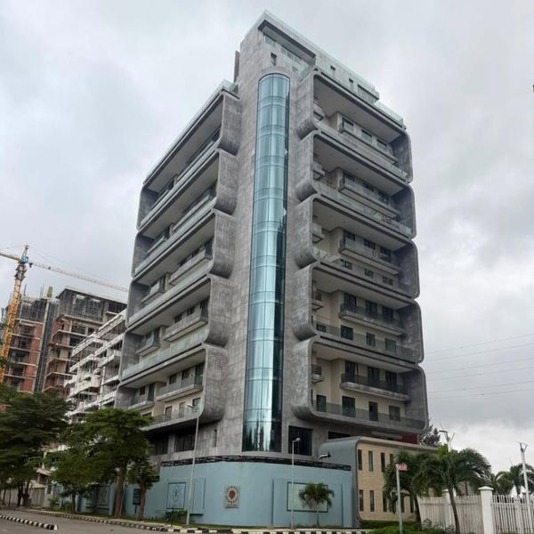 Luxury four bedroom maisonette with two rooms bq in Banana Island