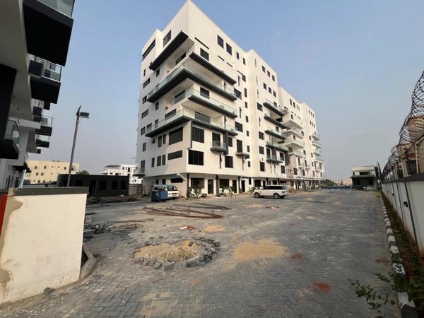 Five bedroom penthouse in a secured estate in Banana Island