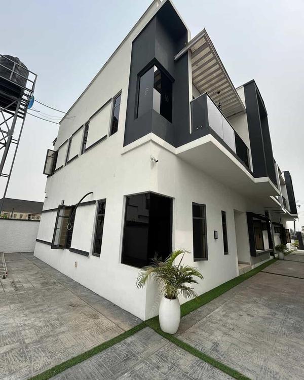 Spacious four bedroom terrace duplex (403lekki) in Lekki