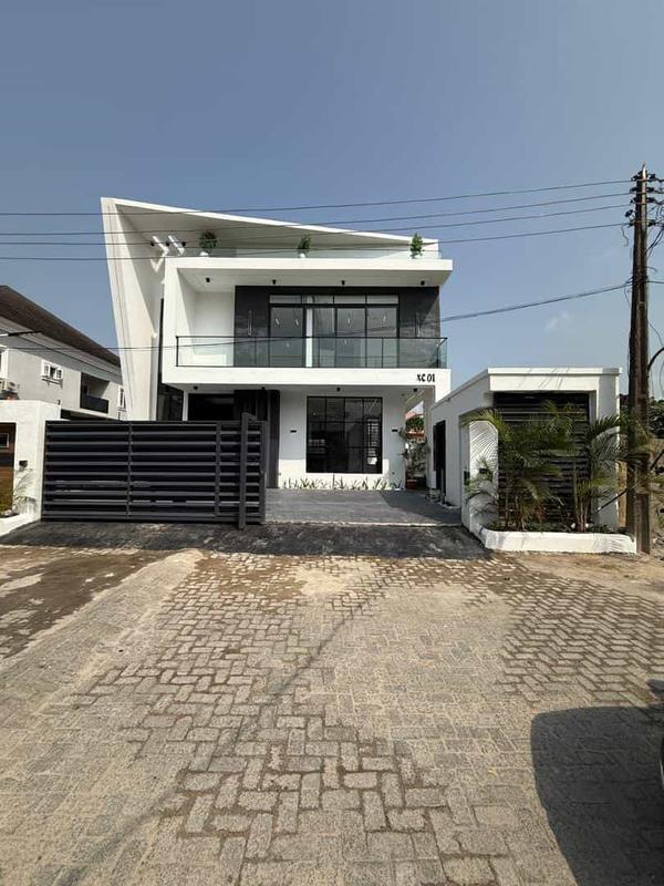 Five bedroom fully detached duplex in a secure estate (391ajah) in Sangotedo