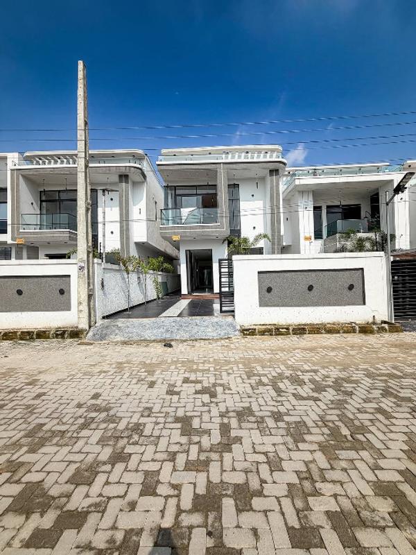 Five bedroom detached duplex in Abraham Adesanya
  }