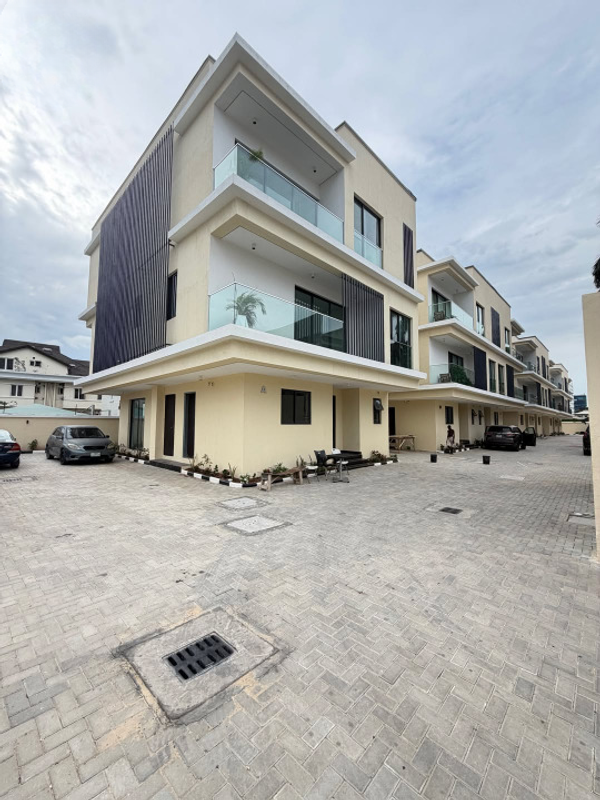 Five bedroom semi-detached duplex in Ikoyi