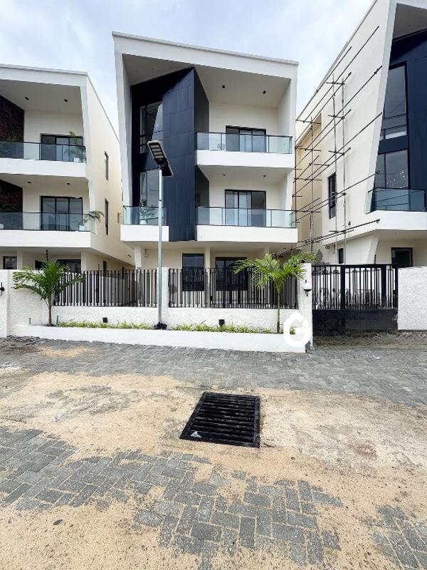 Modern five bedroom detached duplex in Orchid Road