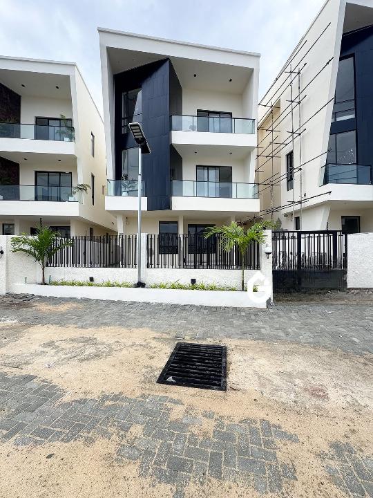 Modern five bedroom detached duplex in Orchid Road