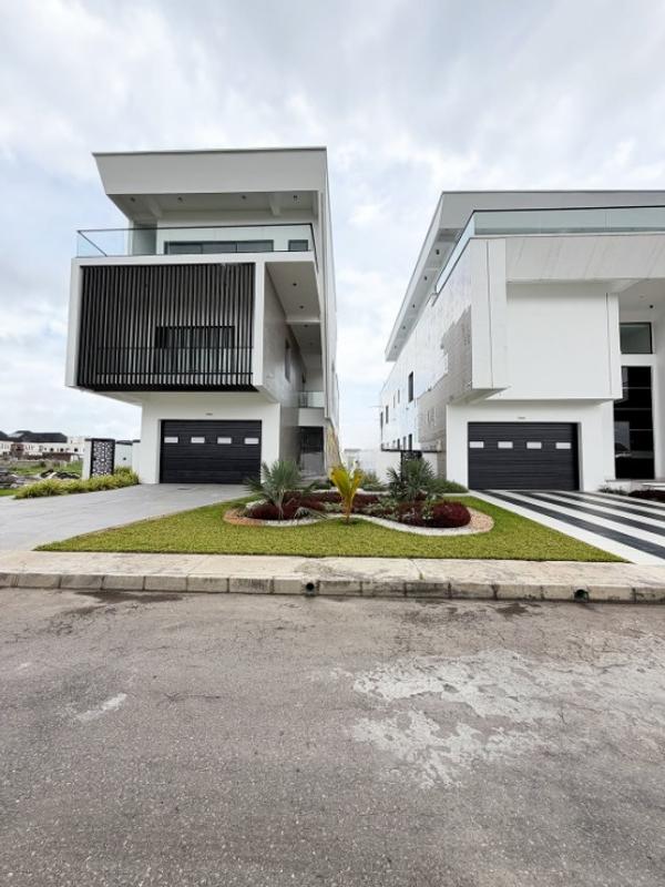 Five bedroom fully detached duplex in Ikota