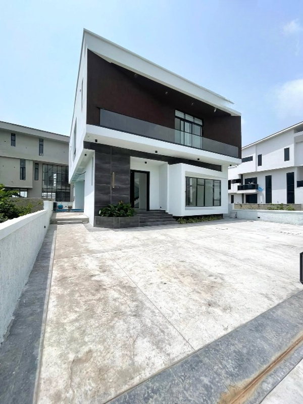 Luxury five bedroom fully detached duplex with bq (818lekkicounty) in Ikota