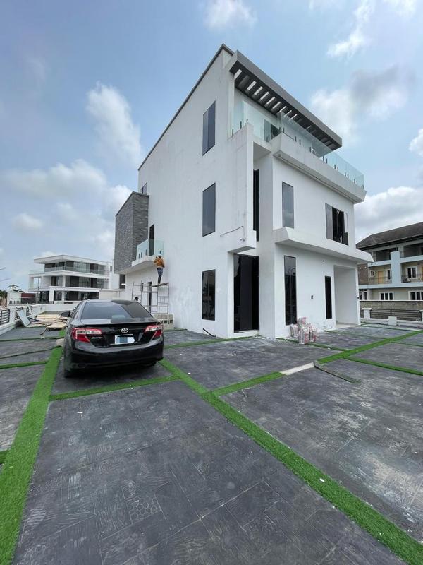 Five bedroom detached duplex (184osapa) in Osapa
