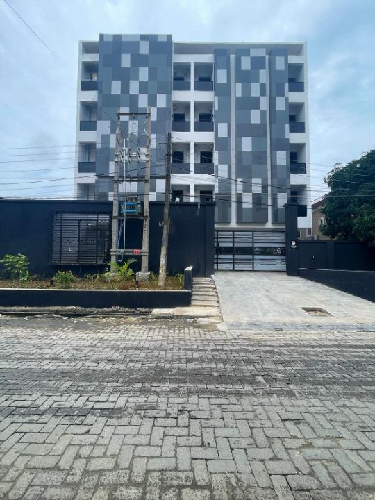 Three bedroom apartment with bq in Lekki Phase 1