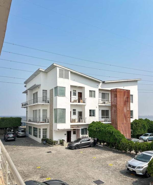 Luxury three bedroom waterfront apartment (372ikoyi) in Banana Island