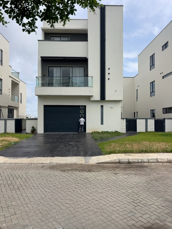 Luxury five bedroom duplex (740ikota) in Ikota