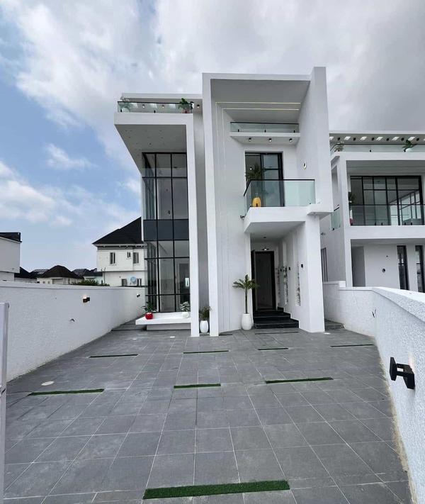 Five bedroom fully detached duplex (373chevron) in Chevron