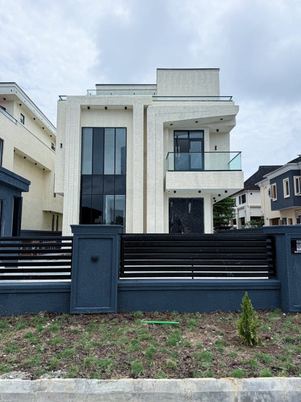 Five bedroom fully detached duplex with bq