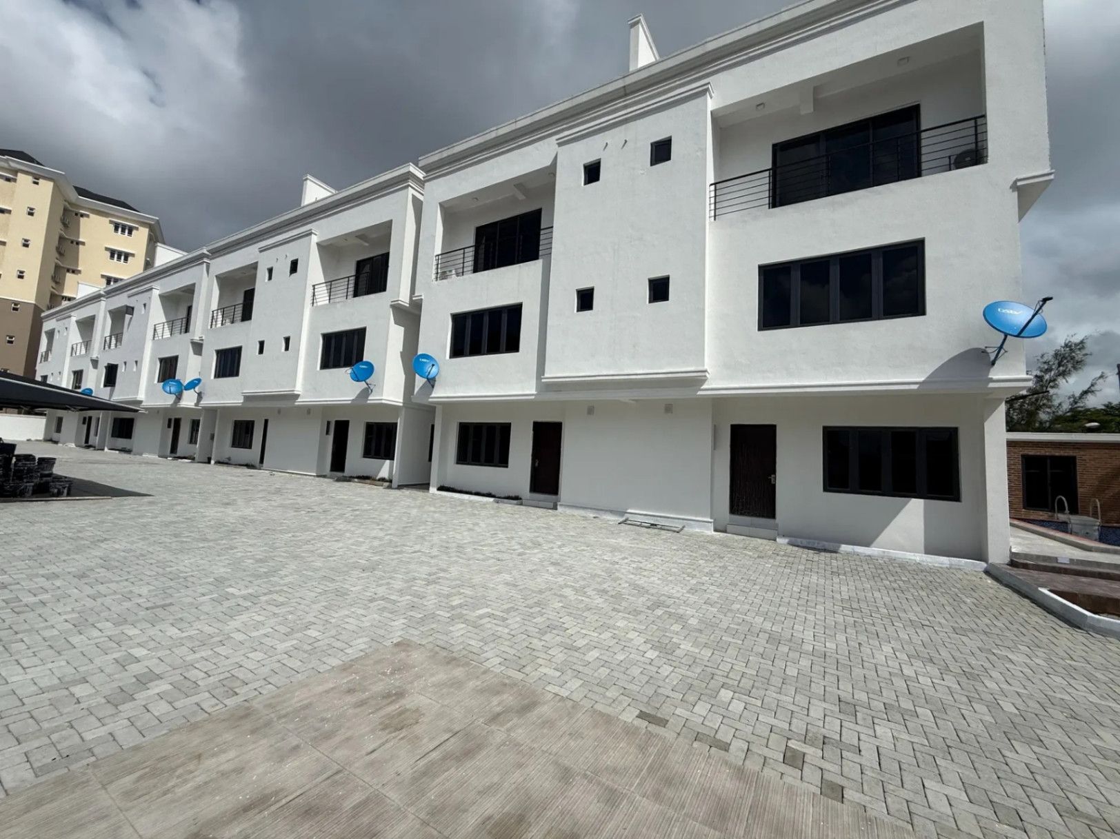 Modern five bedroom terrace duplex