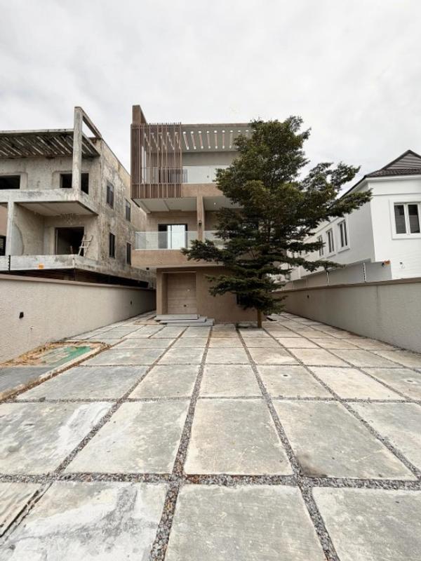 Five bedroom fully detached duplex in Lekki Phase 1