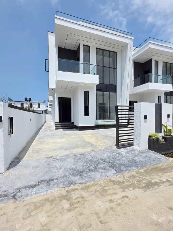 Four bedroom detached duplex (04ajah) in Ado Road