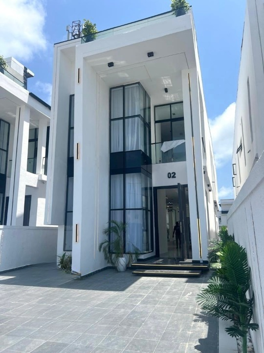 Five bedroom fully detached duplex with bq (828ikota) in Ikota