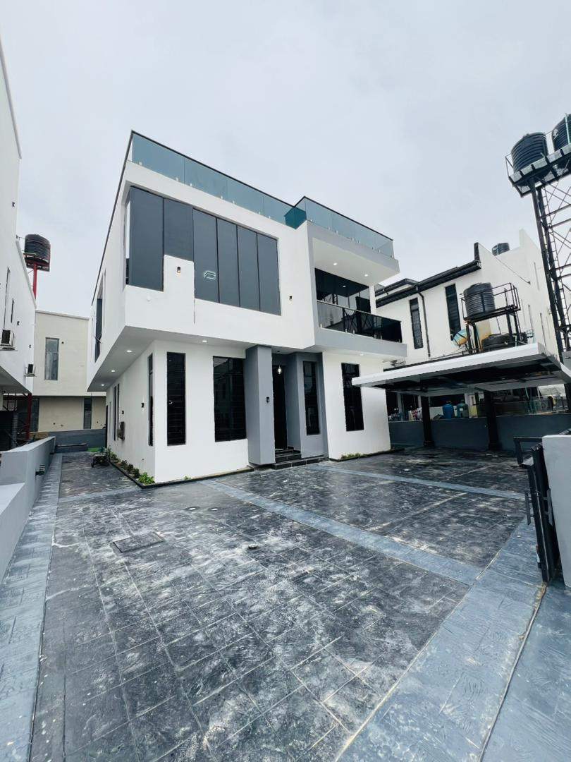Modern five bedroom fully detached duplex