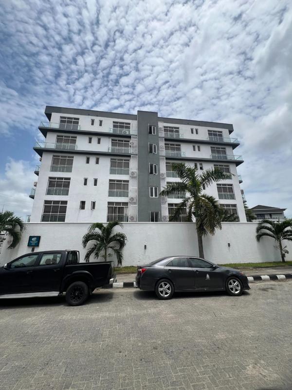 Three bedroom apartment in an exquisite neighborhood in Banana Island