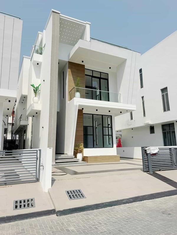 Five bedroom detached duplex (595osapa) in Osapa