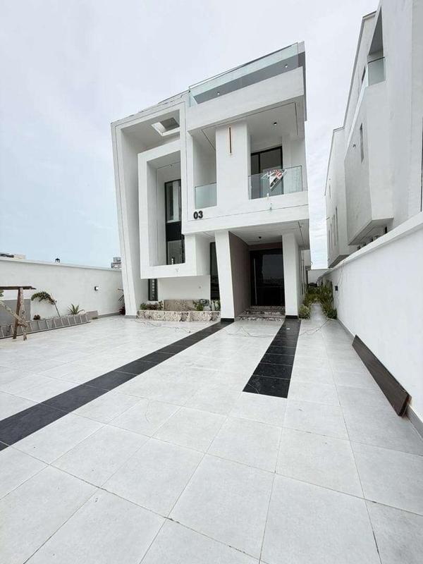 Five bedroom detached duplex in Lekki Phase 1