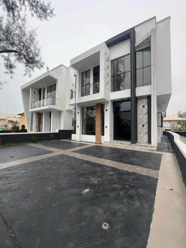 Five bedroom detached duplex in Ikota