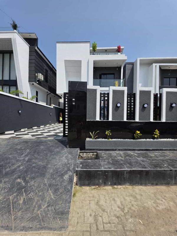 Five bedroom detached duplex (402ajah) in Ajah
