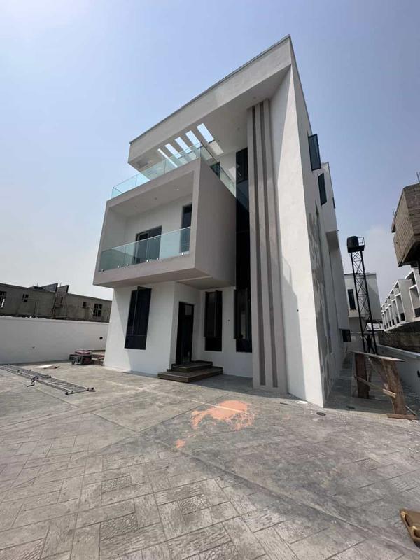 Five bedroom detached duplex (800ikota) in Ikota