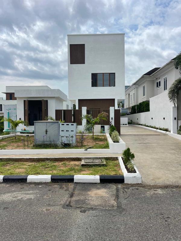 Four bedroom detached duplex (225osapa) in Osapa