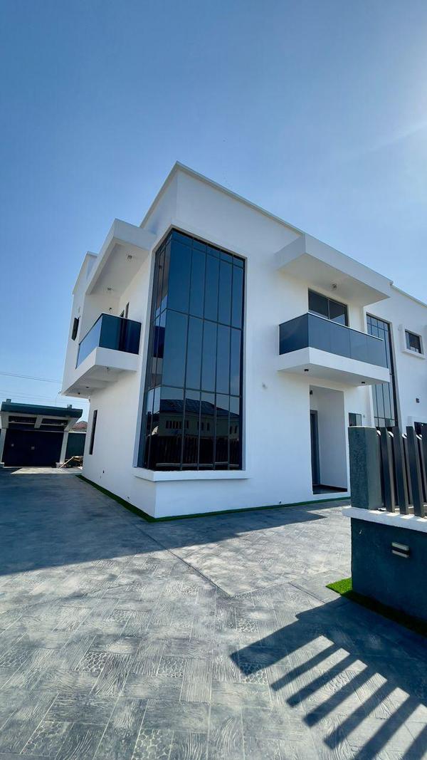 Exquisite five bedroom detached duplex  in Sangotedo