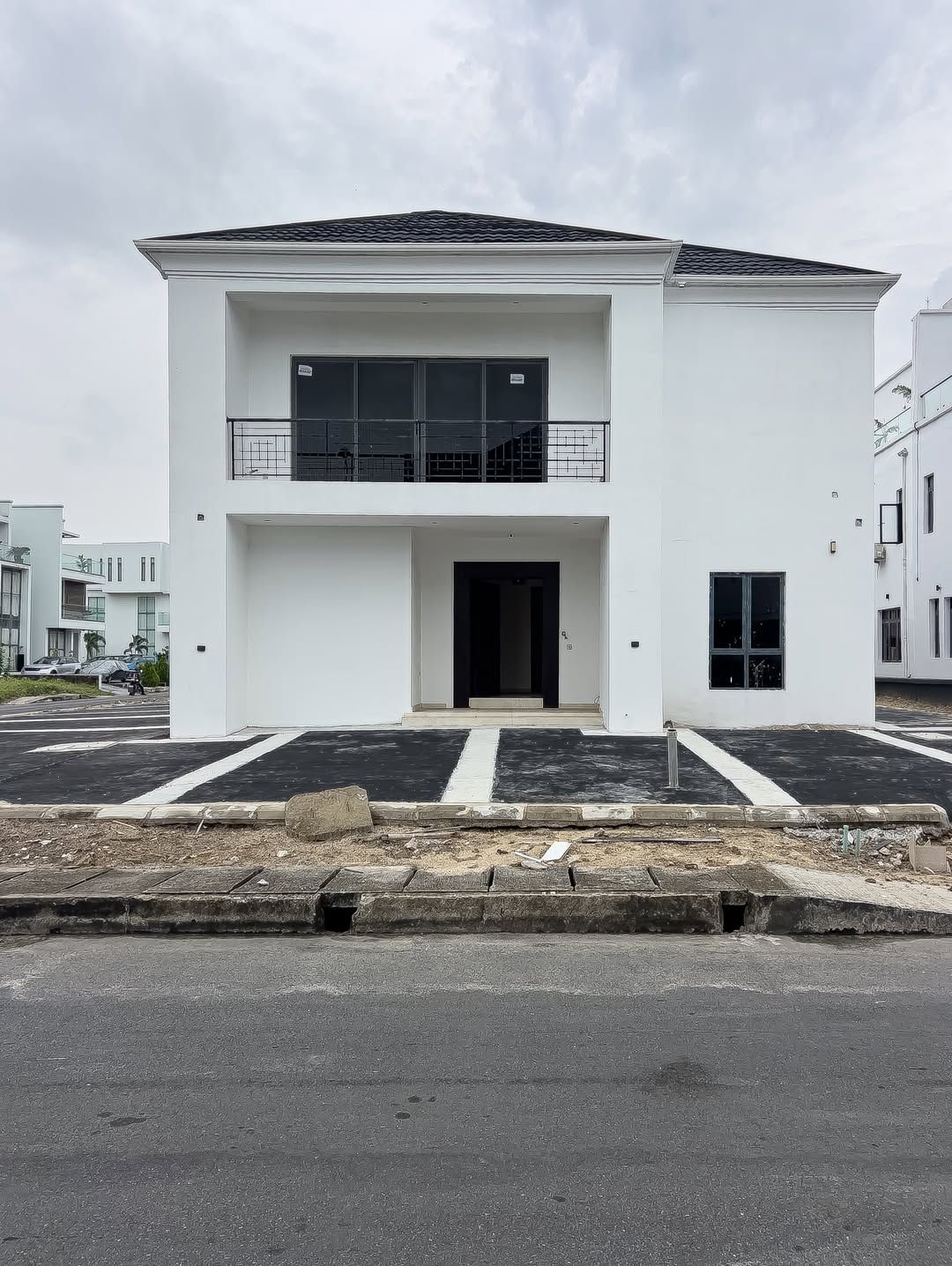 Spacious five bedroom detached duplex (834ikate)
