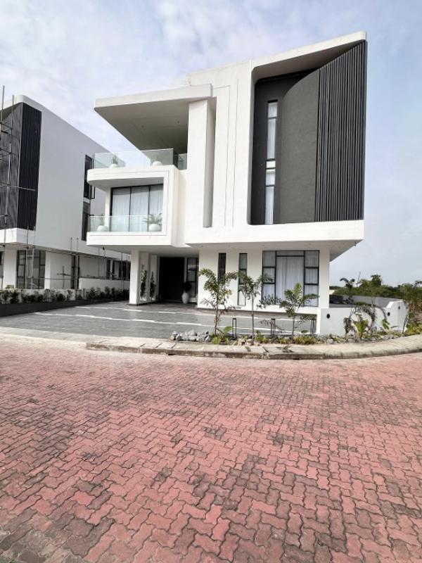 Six bedroom fully detached duplex in Osapa