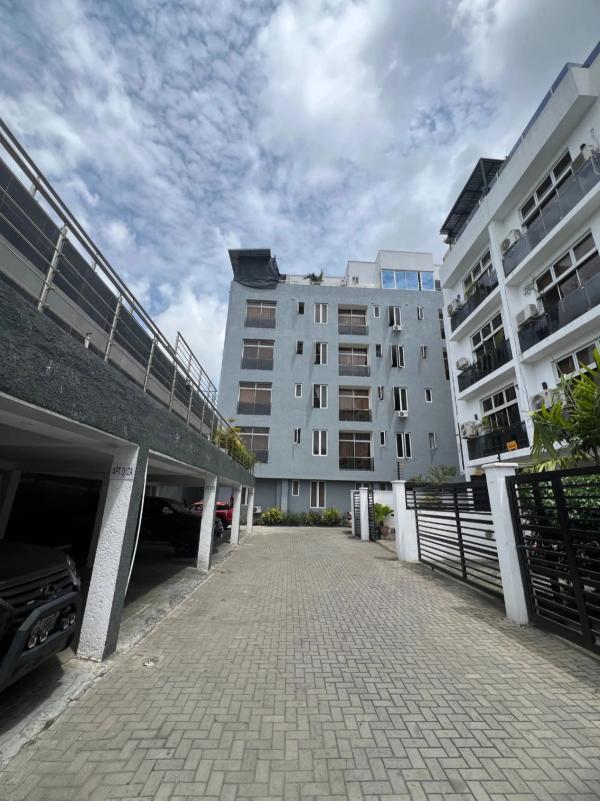 Luxury three bedroom apartment in Banana Island