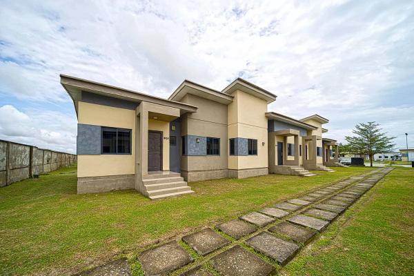 Three bedroom semi-detached bungalow (364lakowe) in Lakowe