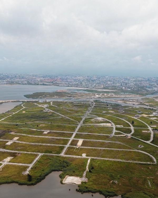 1000 sqm land in a secure & well planned estate in Lekki Phase 1
