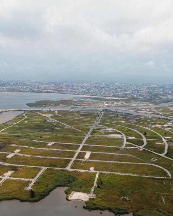 1000 sqm land in a secure & well planned estate in Lekki Phase 1