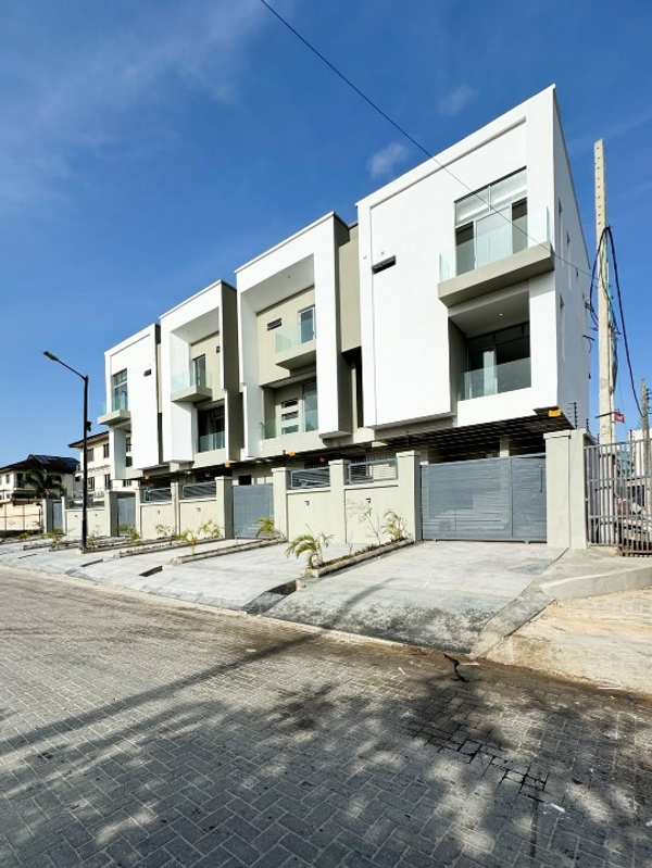 Four bedroom terrace duplex (847lekkip1) in Lekki Phase 1