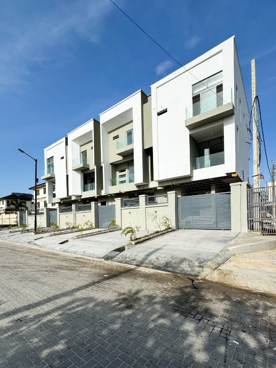 Four bedroom terrace duplex (847lekkip1) in Lekki Phase 1