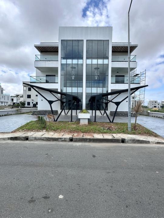 Five bedroom semi detached duplex in Ikate
