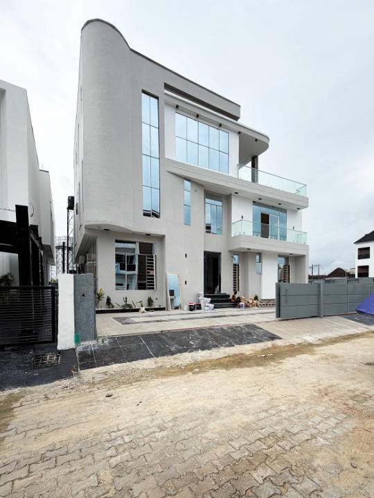 Five bedroom detached duplex with bq in Chevron