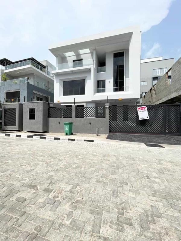 Five bedroom detached duplex in a good location (430ikoyi) in Ikoyi