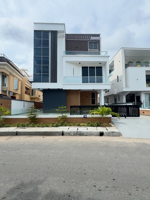 Five bedroom detached duplex (735osapa) in Osapa