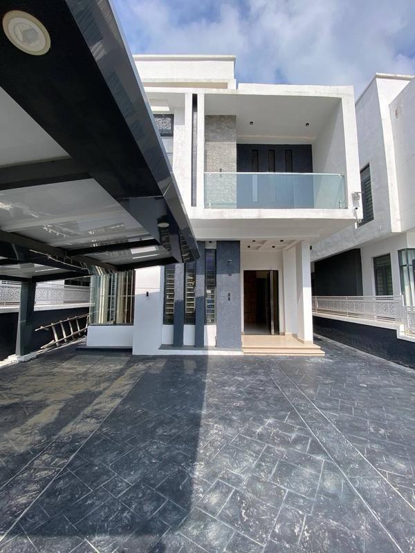 Five bedroom fully detached duplex(718lekki) in Ikota