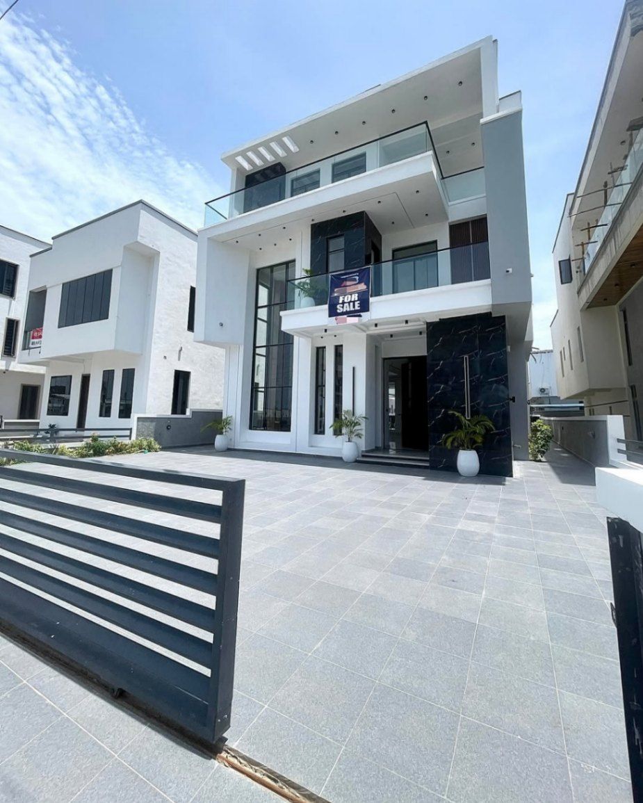 Tastefully finished five bedroom detached duplex 