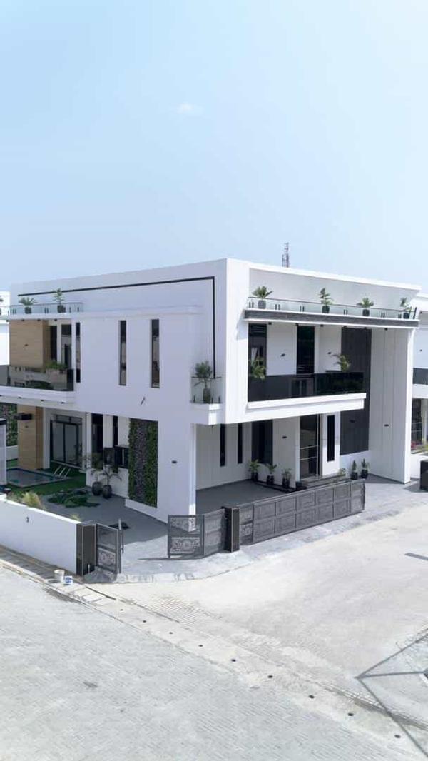 Luxury five bedroom semi detached duplex (258chevron) in Chevron