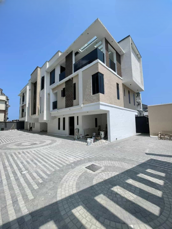 Four bedroom terrace duplex with BQ (377lekkip1) in Lekki Phase 1