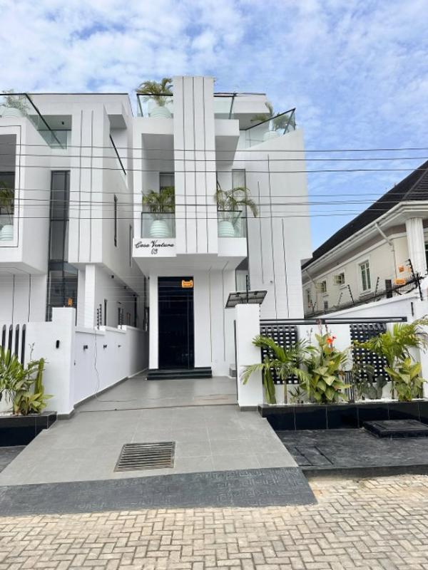 Five bedroom fully detached duplex in Ikota