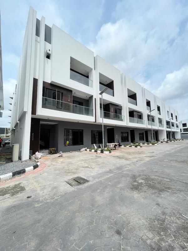Newly built four bedroom terrace duplex (197lekkip1) in Lekki Phase 1