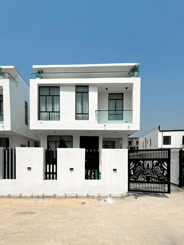 Five bedroom detached duplex (551chevron) in Chevron