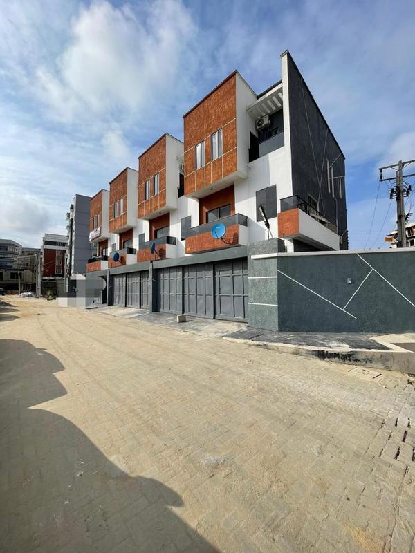 Four bedroom terrace duplex (167lekkip1) in Lekki Phase 1