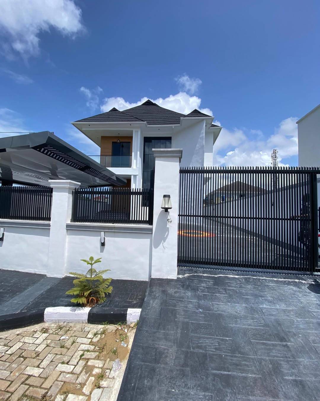 Brand new five bedroom detached duplex